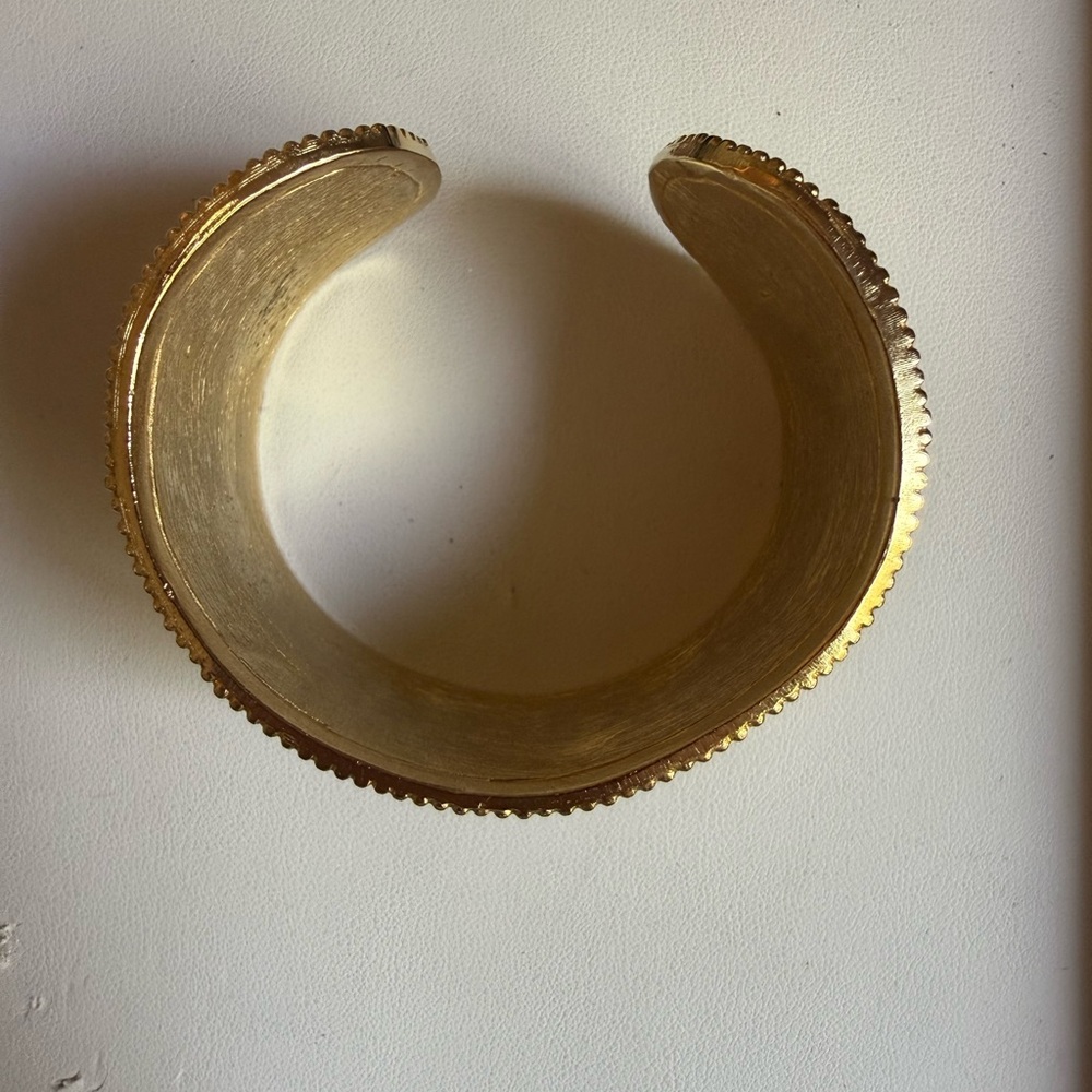 Flower Cuff - Picture 4 of 7